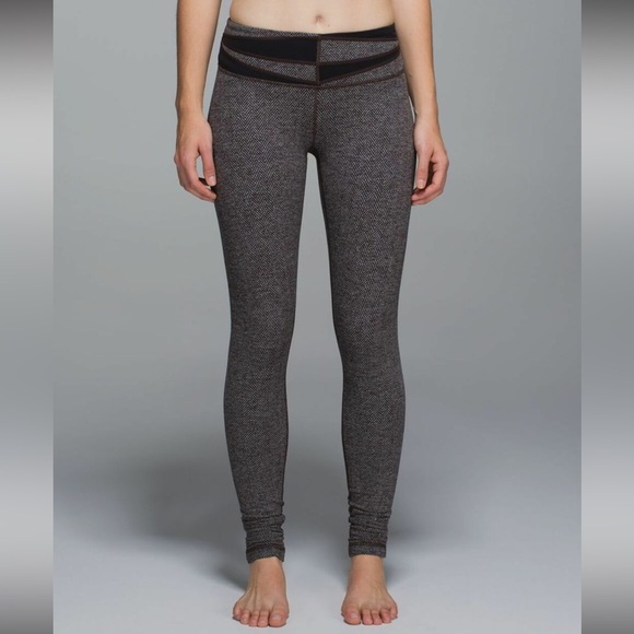 Lululemon Black Gray Chevron Wunder Under Leggings Size 10 - Picture 1 of 9